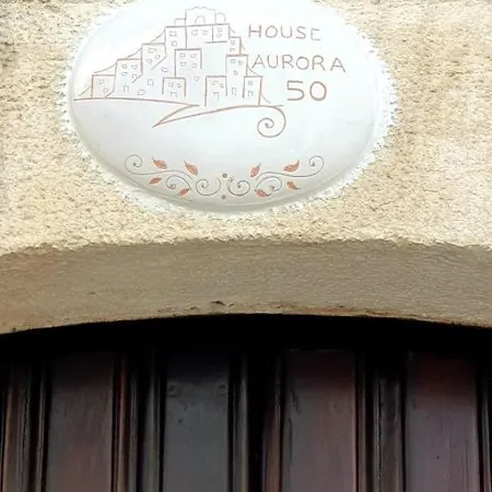 House Aurora 50 *